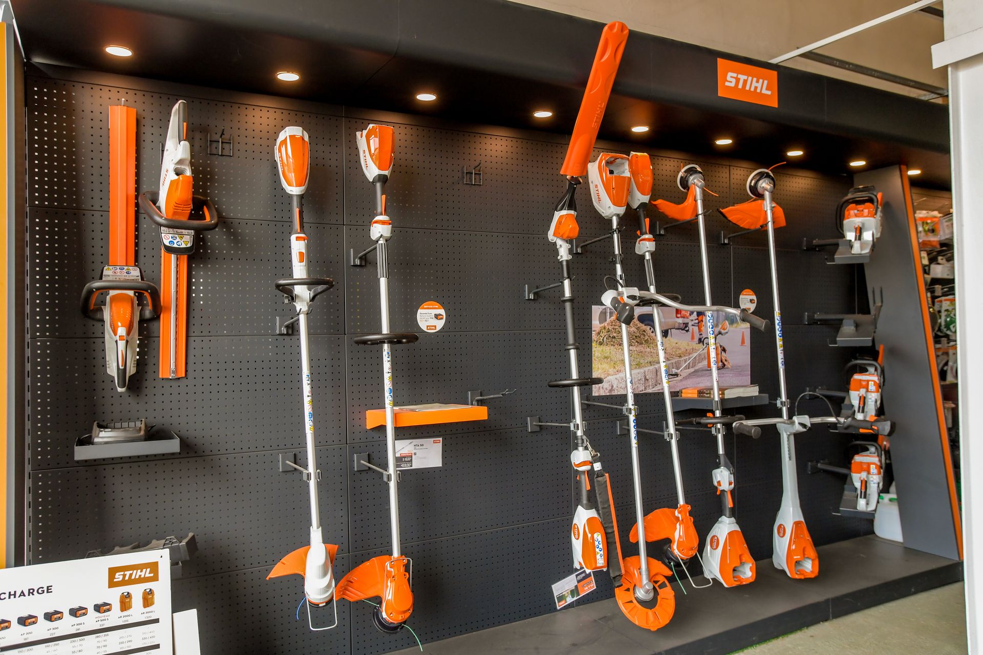 Stock de matériel de jardinage chez Sermot Angers