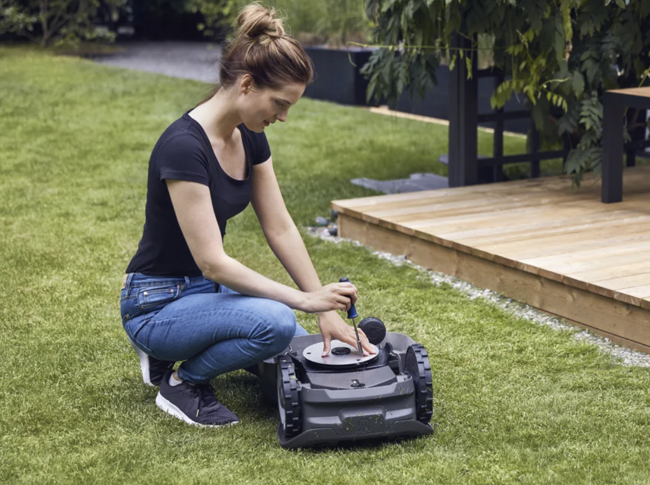 Robot de tonte Husqvarna Automower disponible chez Sermot Angers