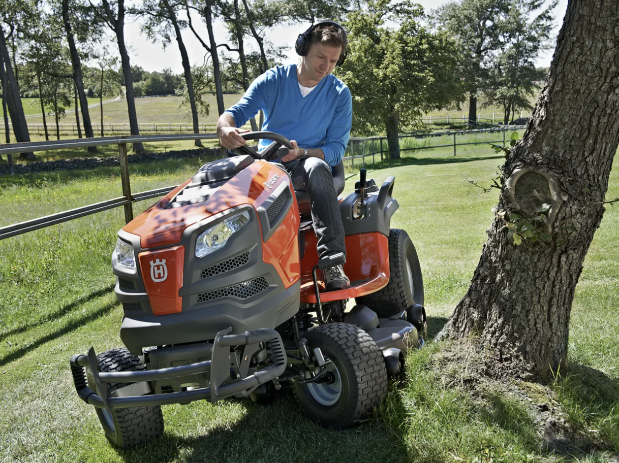 Tracteur tondeuse autoporté Husqvarna Stiga — Sermot Angers